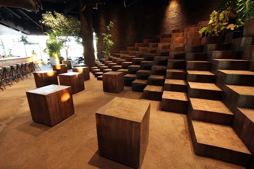 客家菜这个日本餐饮空间设计，带你来到热带丛林