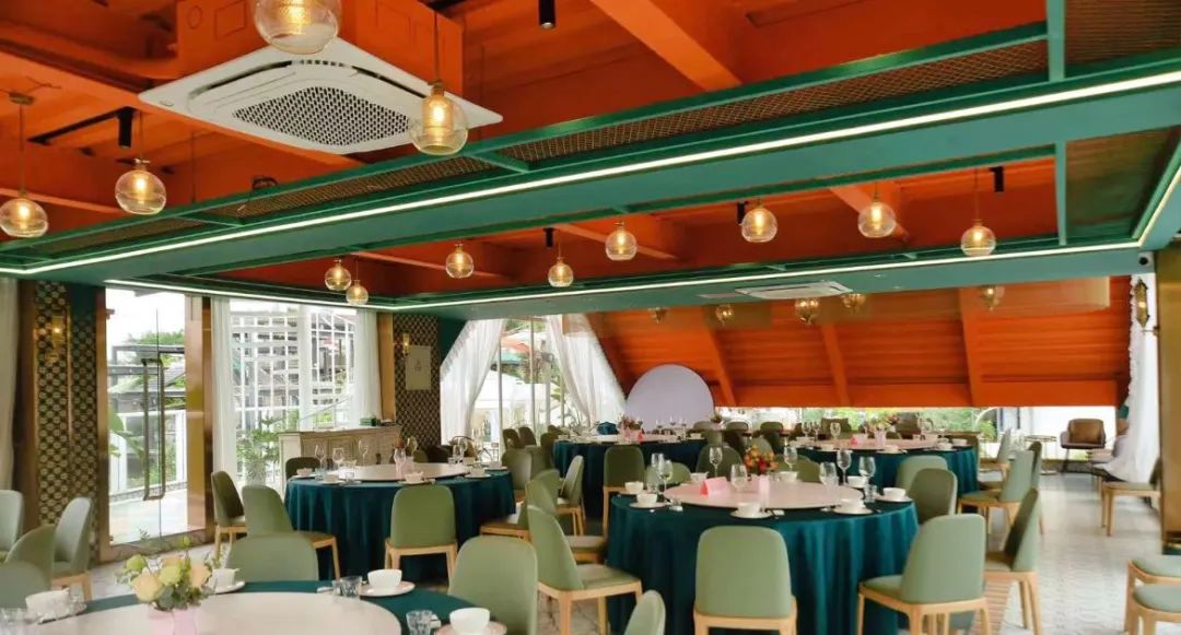 客家菜将色彩碰撞到底，看这家深圳餐饮空间设计如何诠释独特的摩洛哥风情